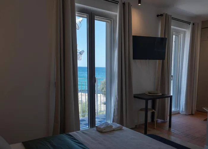 לינה וארוחת בוקר Leluan 4*